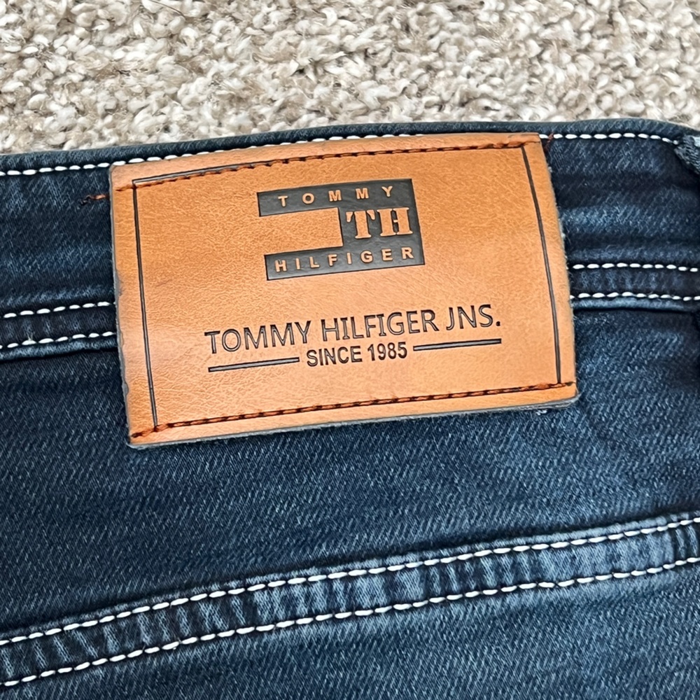 Tommy Hilfiger Men’s 32x28 Dark Wash Slim Straight Jeans - Picture 7 of 8